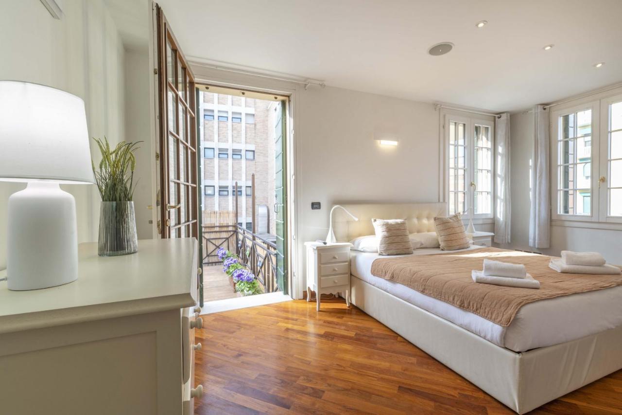 Apartment Tolentini Canal View & Terrace By Wonderful Italy Venedig